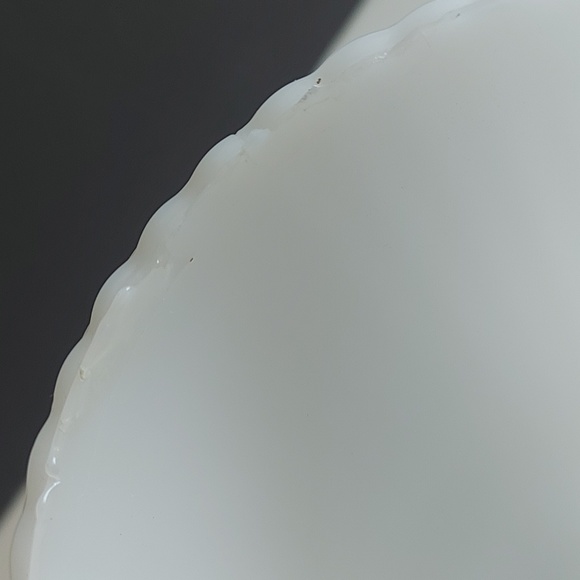 Vintage E.O Brody Milkglass Vase - Picture 5 of 5